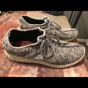 Adidas Yeezy turtle dove size 9.5 Men’s